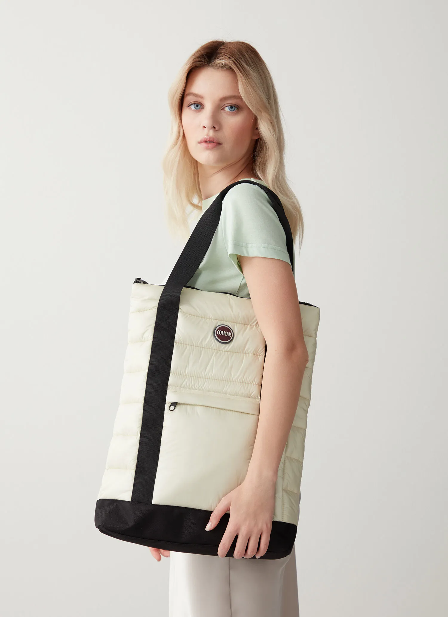 Padded and quilted unisex bag-