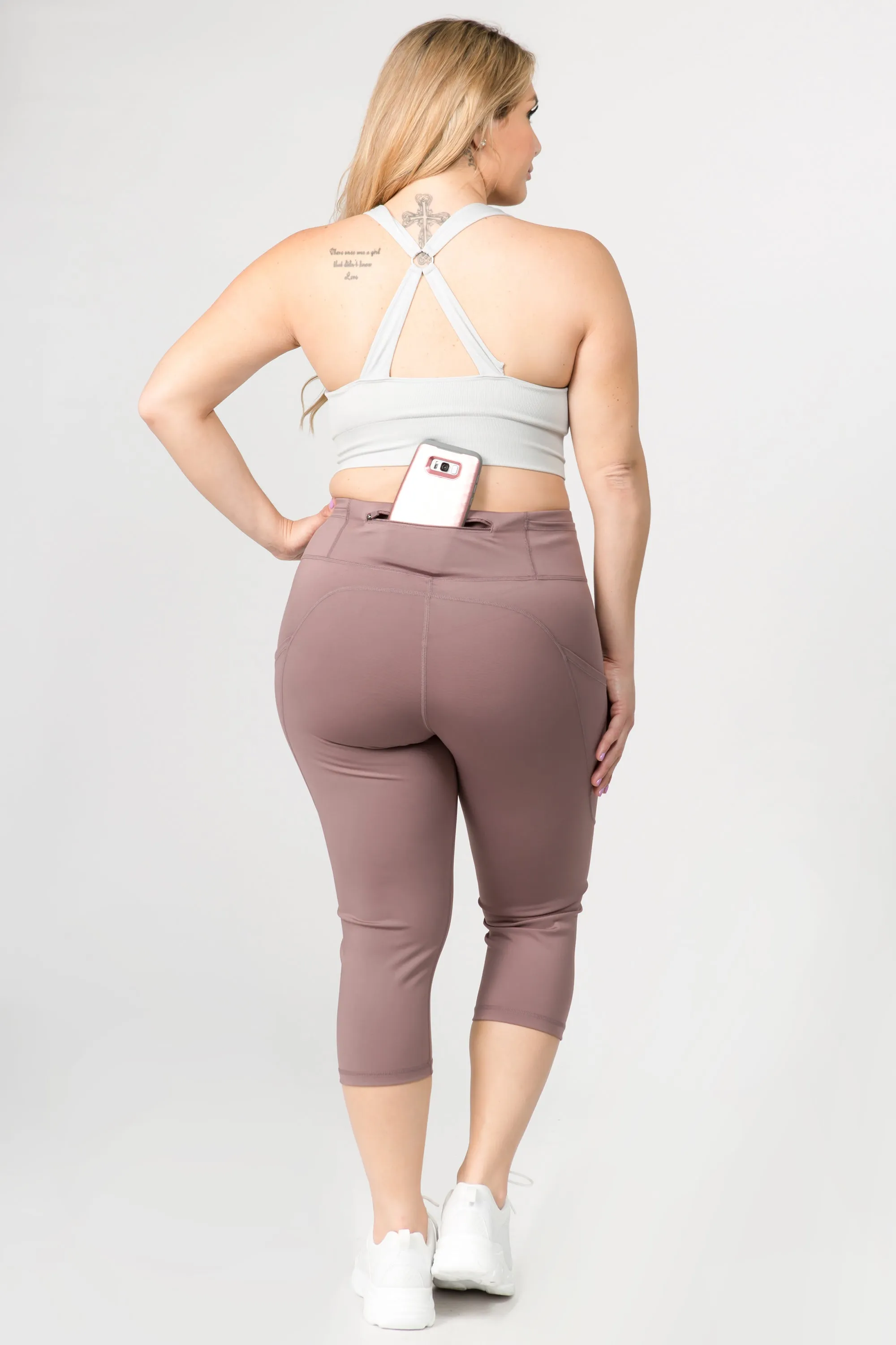 Plus Size Active 5-Pocket Capri Leggings