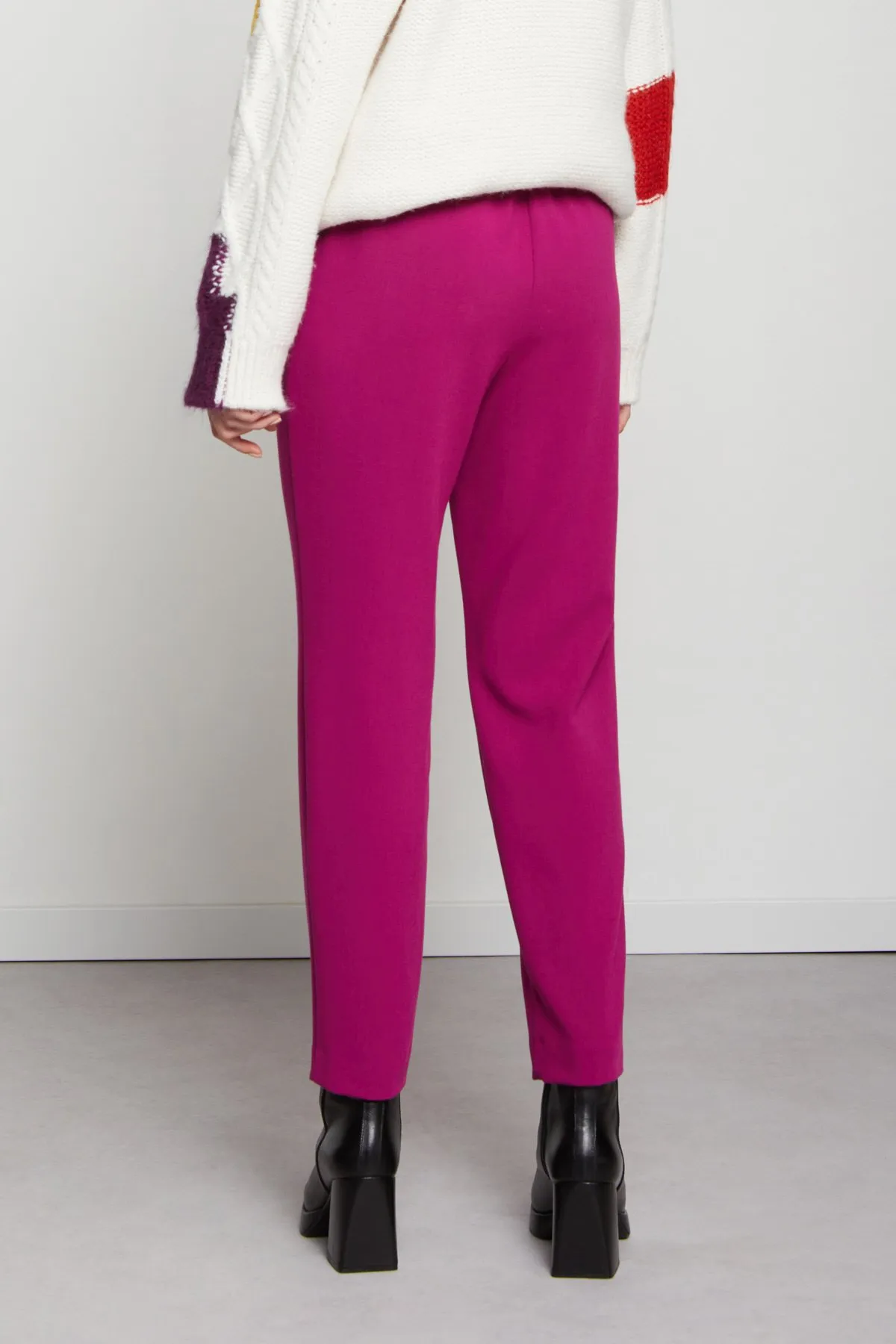 Trousers with elastic