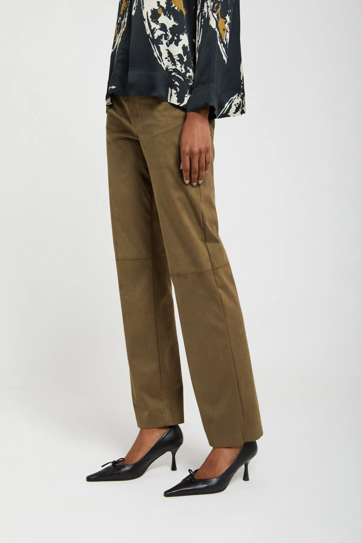 Trousers with pockets