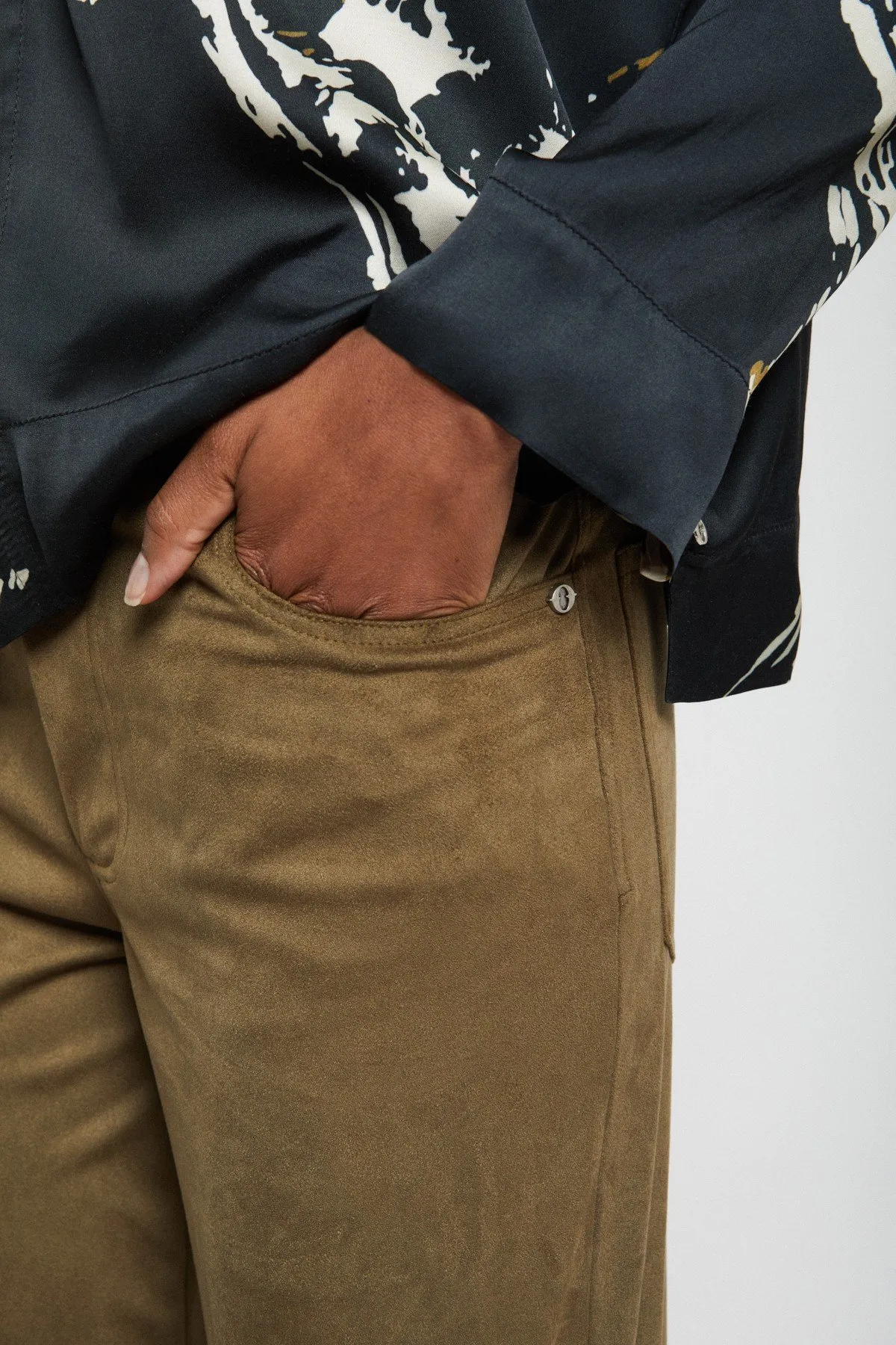 Trousers with pockets