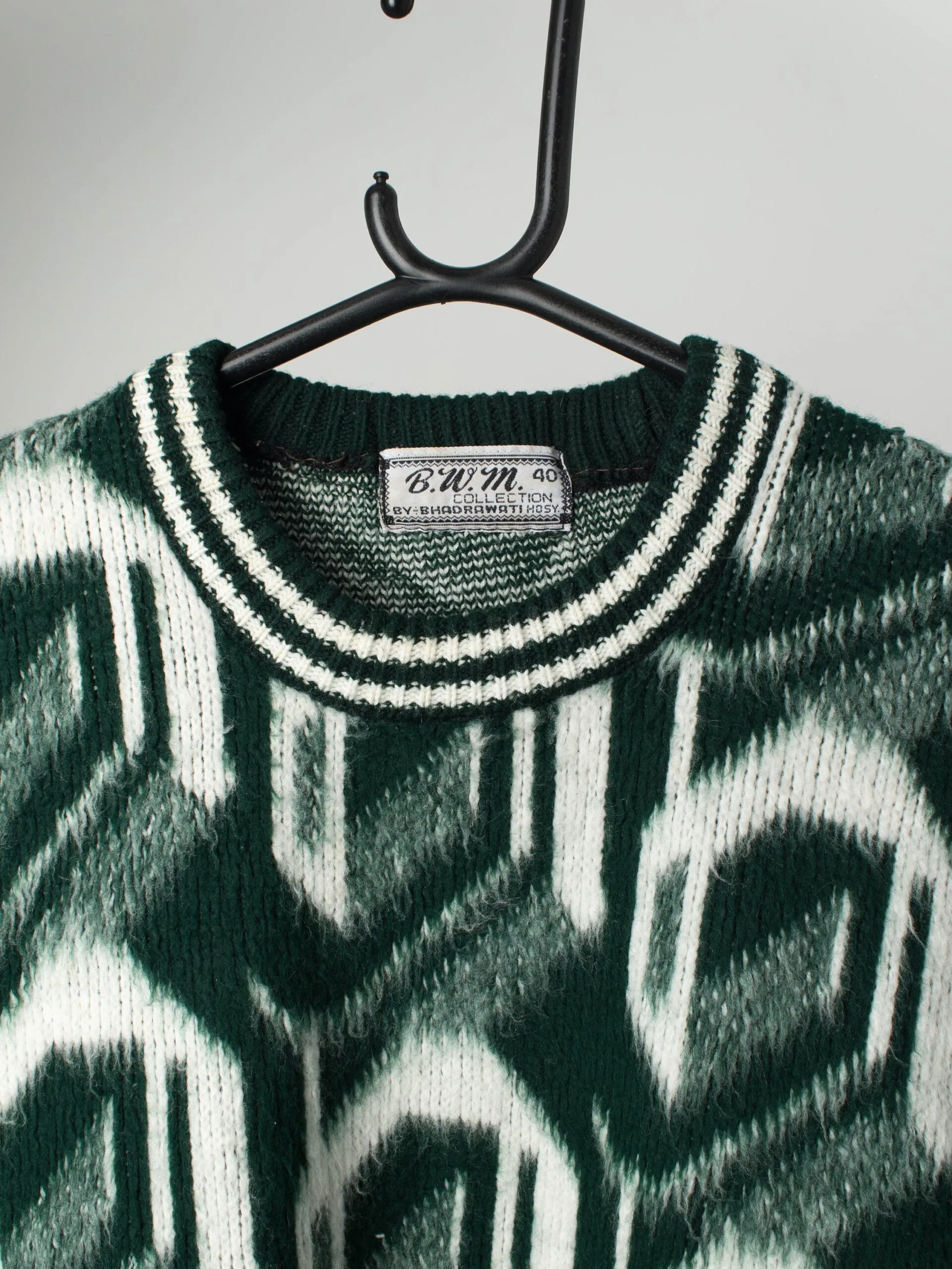 Vintage knitted vest with green psychedelic design – Medium / Large